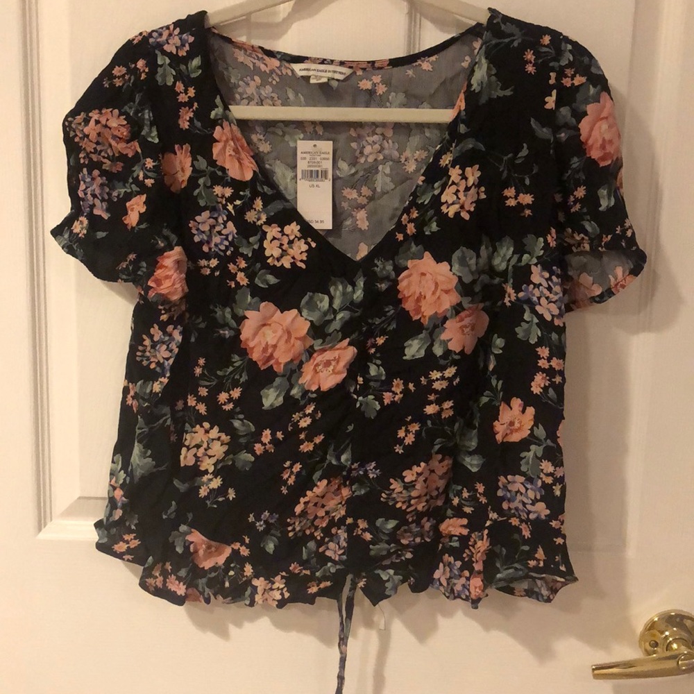 NEW American Eagle Black floral crop top!